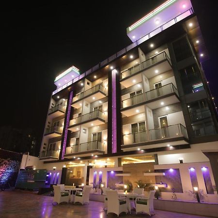 Bed and Breakfast Twin Towers à Greater Noida Extérieur photo