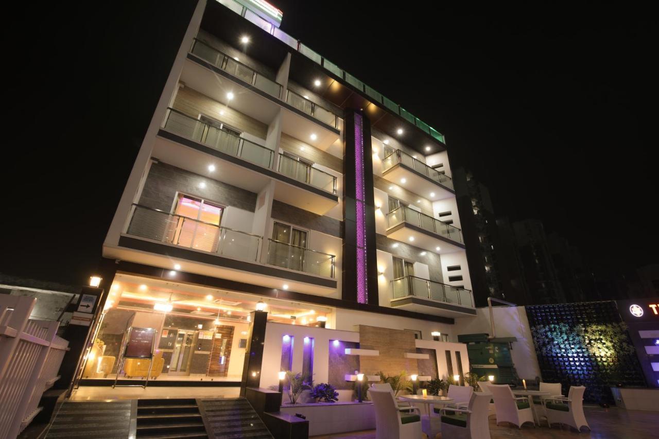 Bed and Breakfast Twin Towers à Greater Noida Extérieur photo