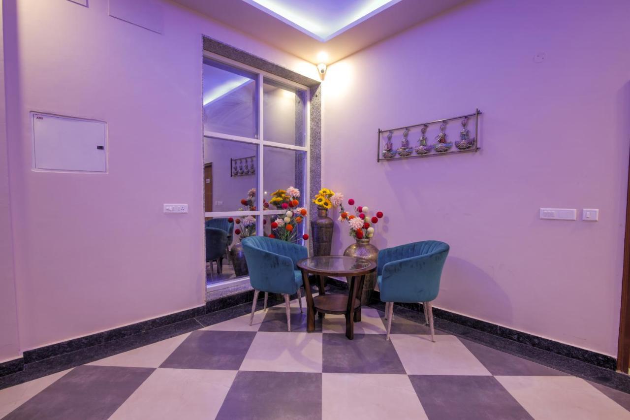 Bed and Breakfast Twin Towers à Greater Noida Extérieur photo