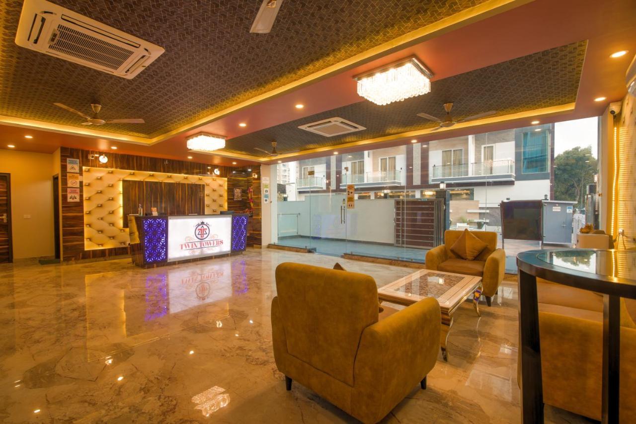 Bed and Breakfast Twin Towers à Greater Noida Extérieur photo