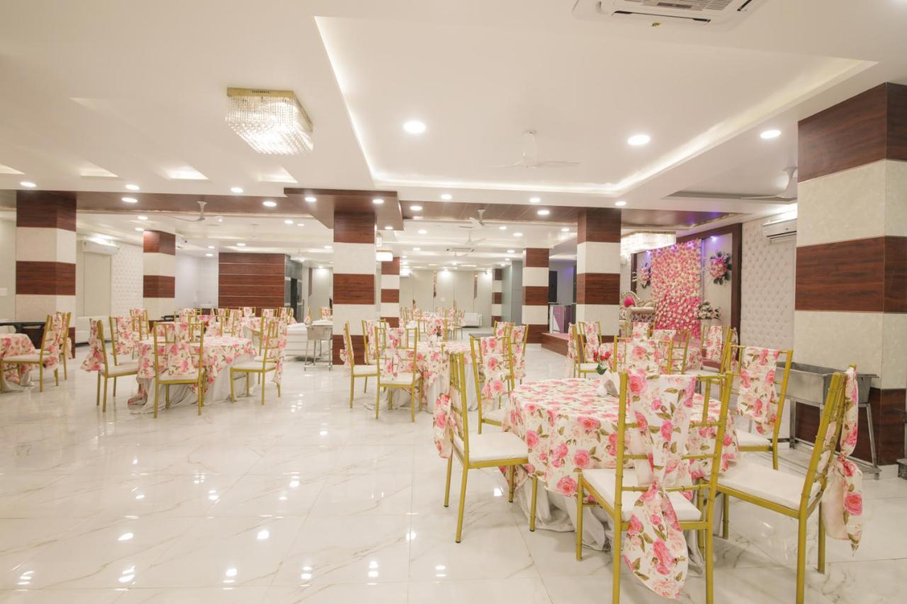 Bed and Breakfast Twin Towers à Greater Noida Extérieur photo