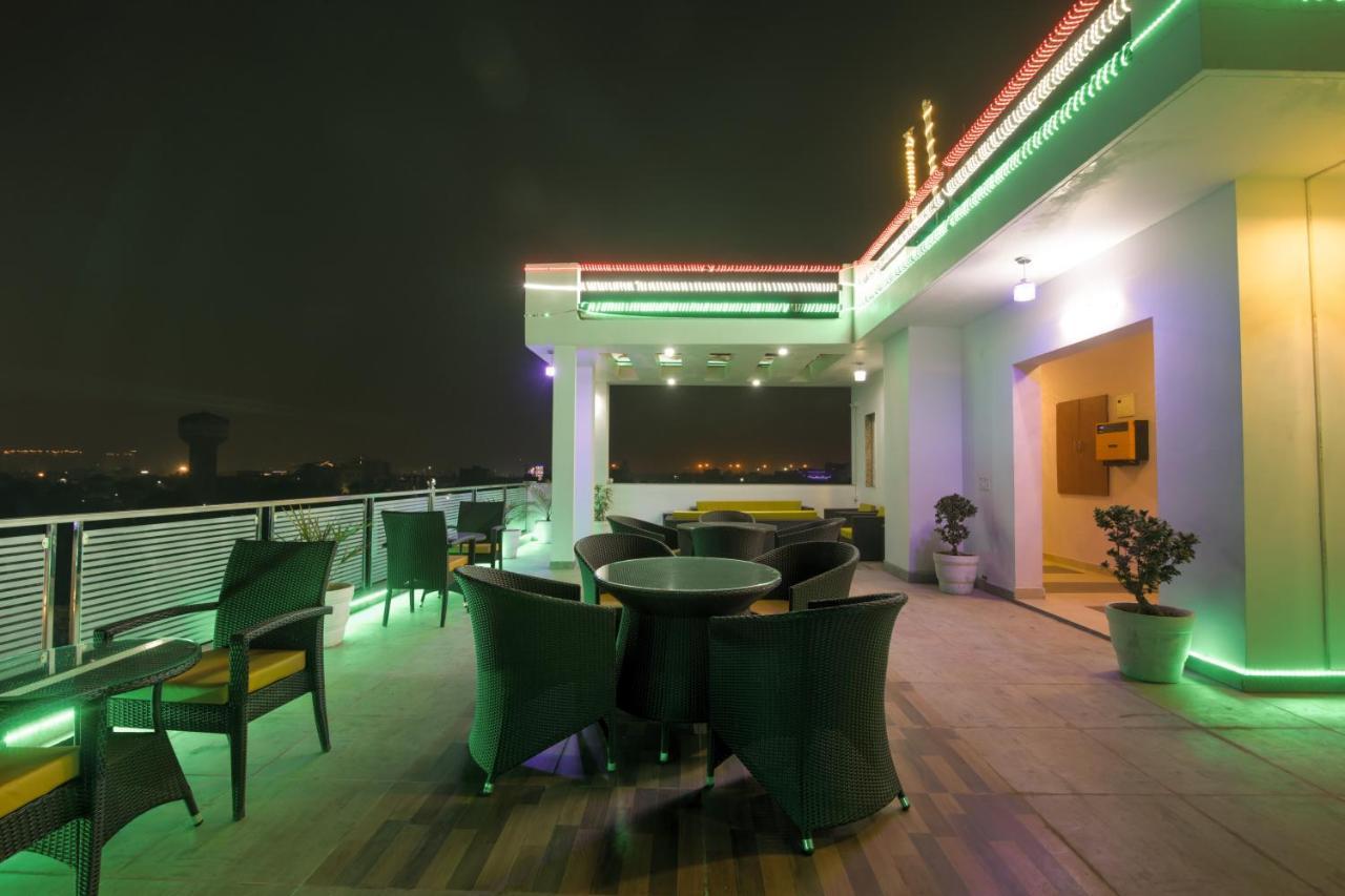 Bed and Breakfast Twin Towers à Greater Noida Extérieur photo
