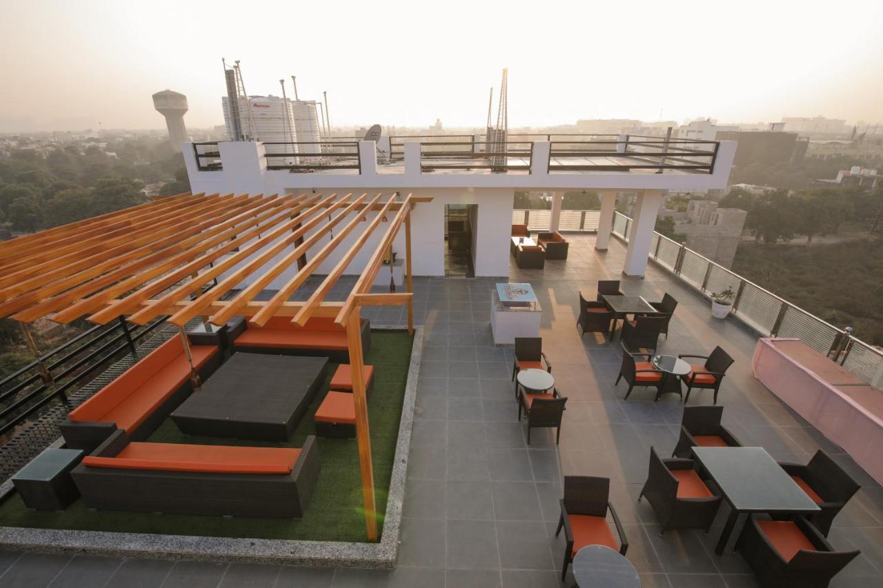 Bed and Breakfast Twin Towers à Greater Noida Extérieur photo