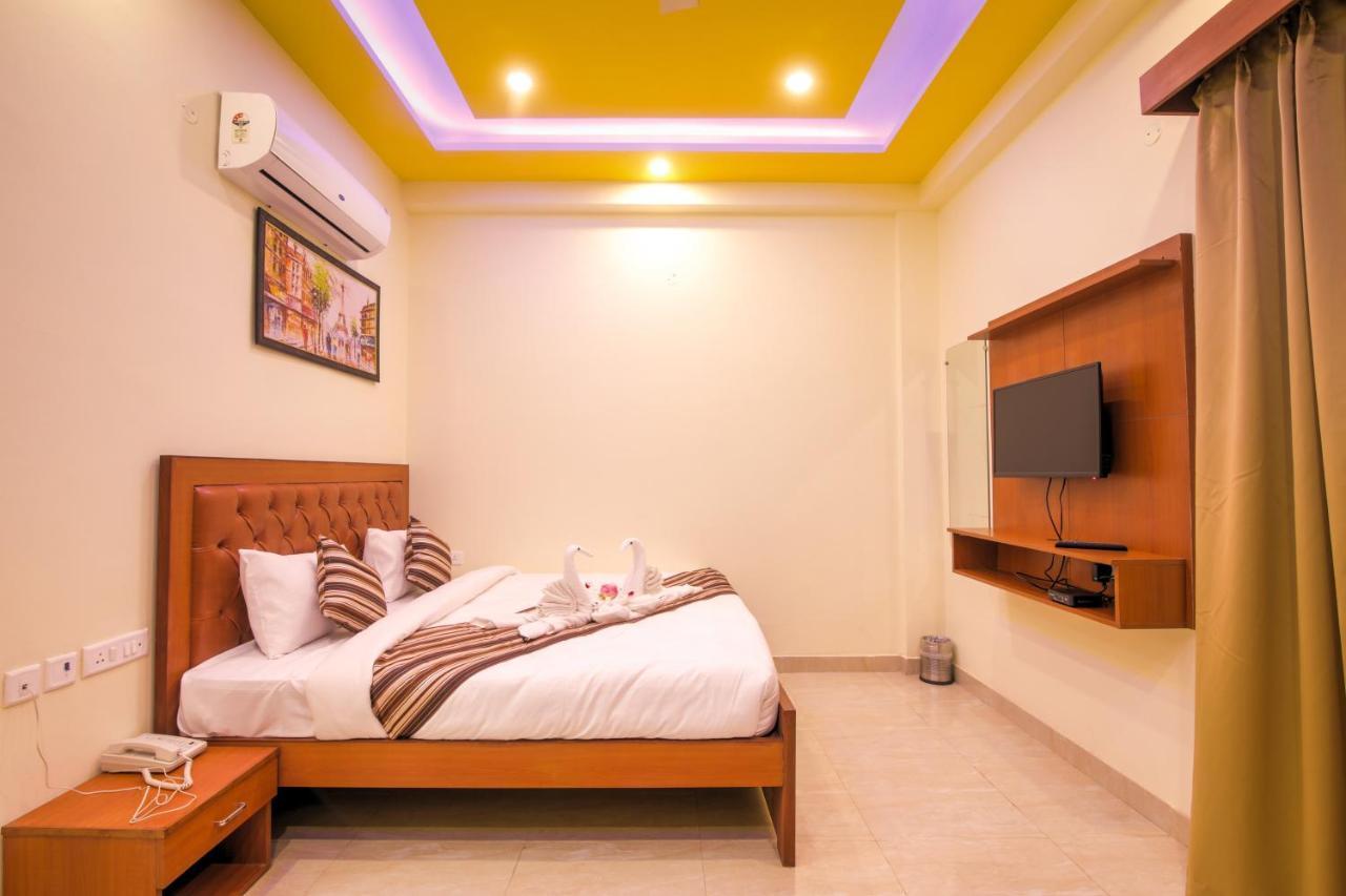 Bed and Breakfast Twin Towers à Greater Noida Extérieur photo