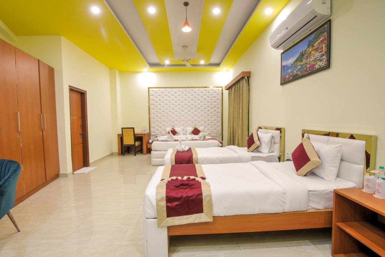 Bed and Breakfast Twin Towers à Greater Noida Extérieur photo