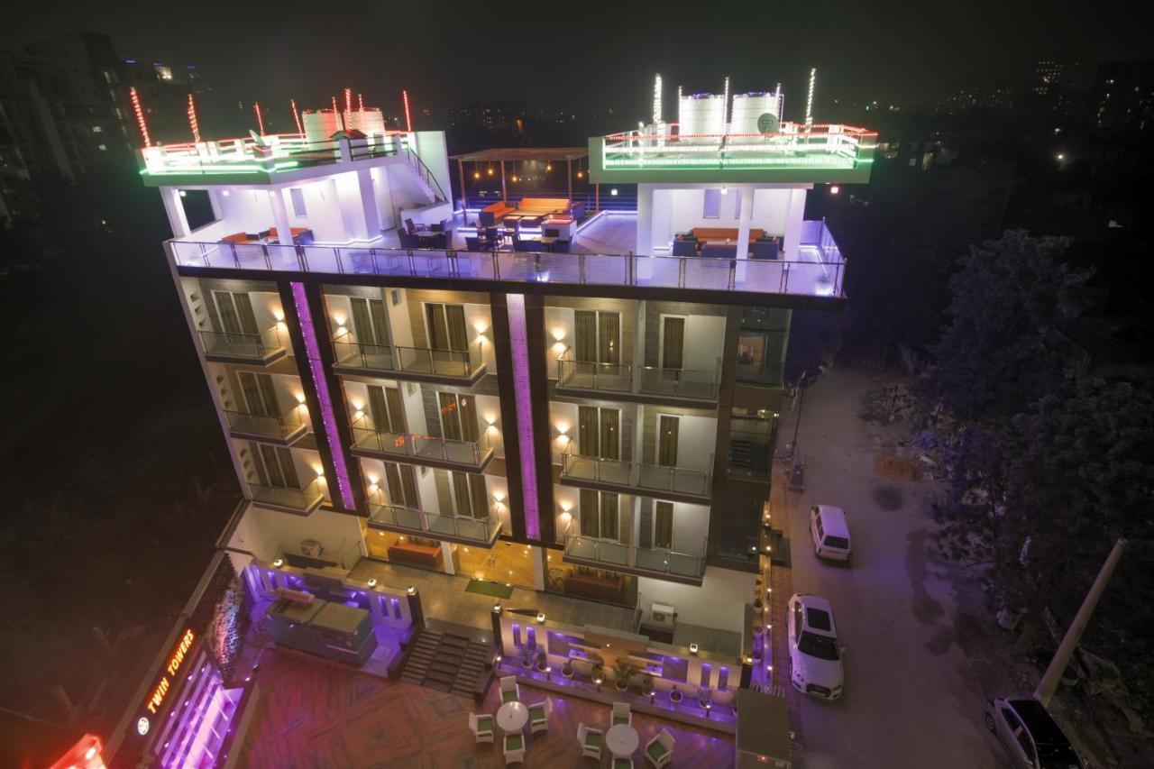 Bed and Breakfast Twin Towers à Greater Noida Extérieur photo