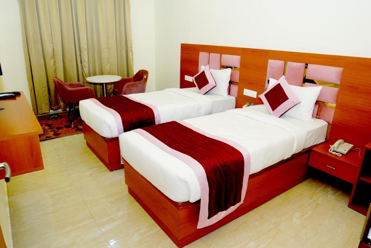 Bed and Breakfast Twin Towers à Greater Noida Extérieur photo
