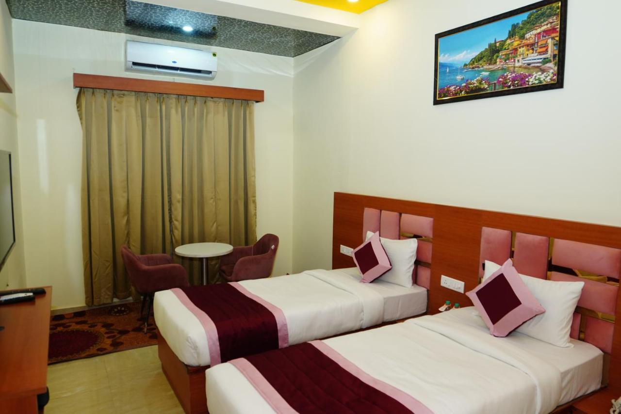 Bed and Breakfast Twin Towers à Greater Noida Extérieur photo