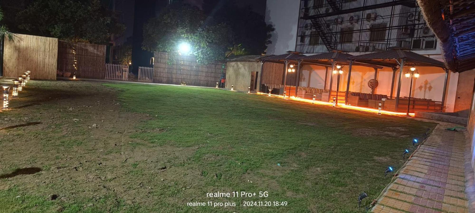Bed and Breakfast Twin Towers à Greater Noida Extérieur photo